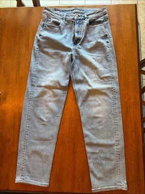 American Eagle Outfitters Straight-Leg Jeans in Light Blue Wash